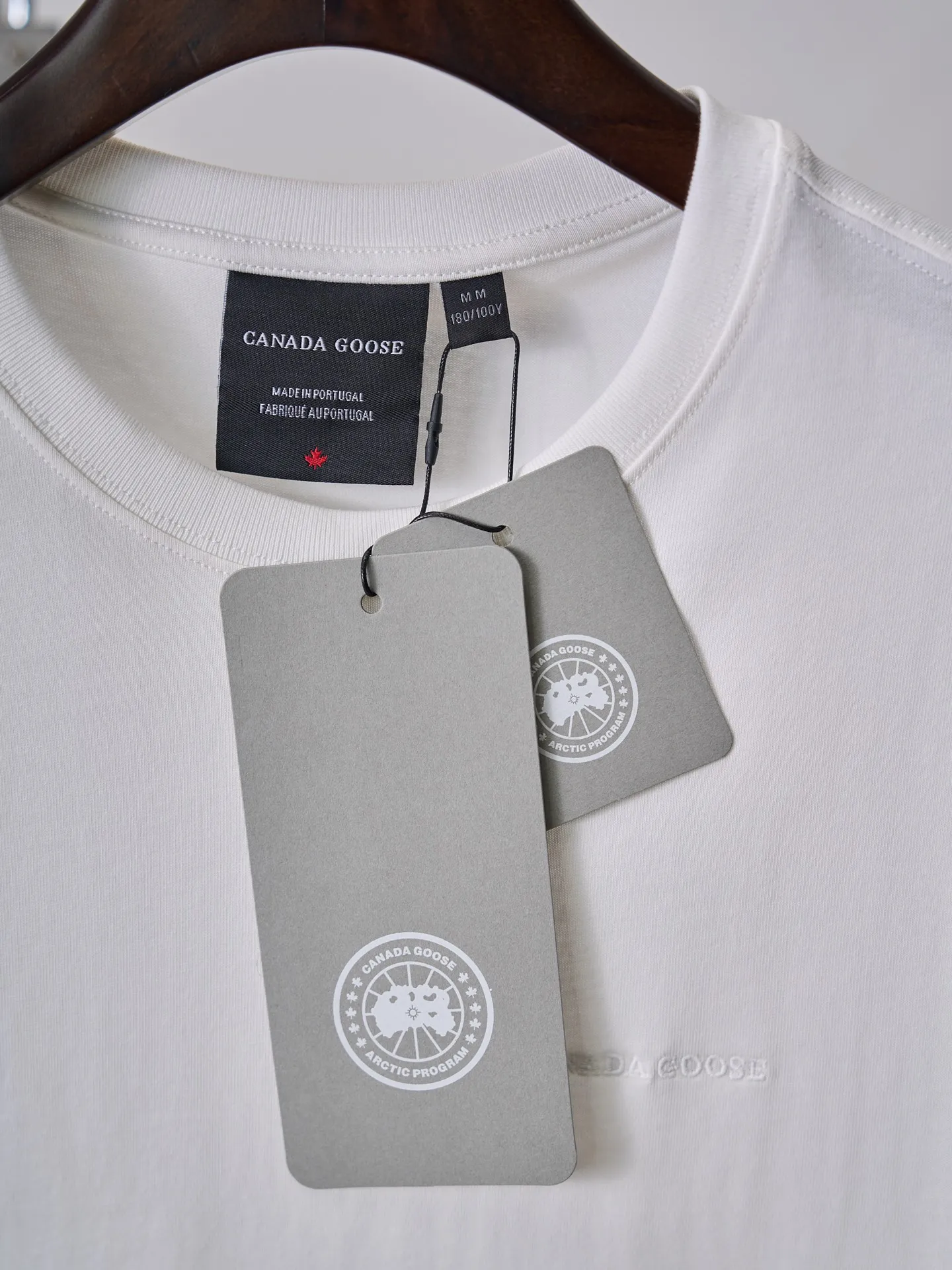 【 】Canada Goose/ T 【In Stock】S M L XL ： ， ， ， Breathable ， ， ， 、 ， ， ， ， 。 ： ， （ ）， ， ， ； ， Wear-Resistant ， 、 。 1： ， ， ， 、 ， 。 2： 、 ， ， 、 。